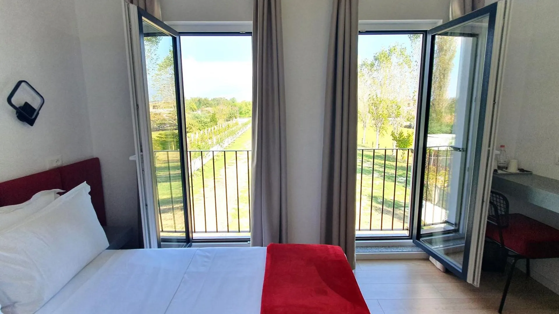 Nerium Garden Inn Tirana Airport Rinas 0*,  Albánia